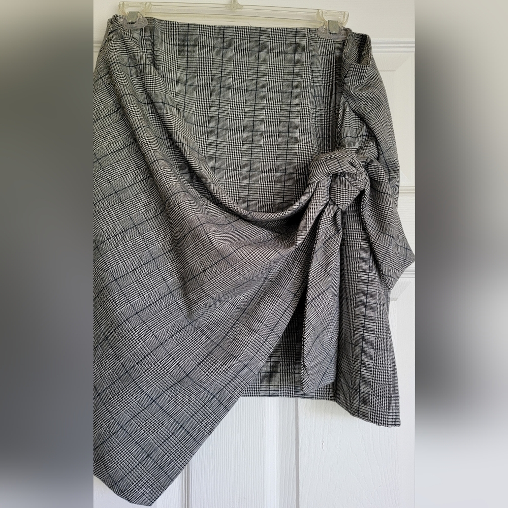 Black & white houndstooth plaid mini skirt